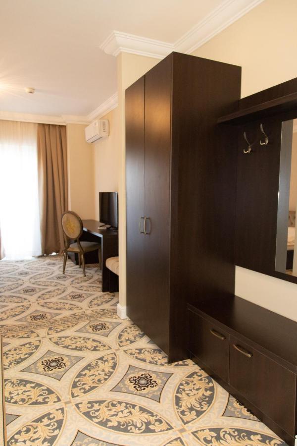 Hotel Palace Severin Дробета-Турну Северин Екстериор снимка