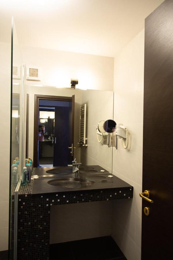 Hotel Palace Severin Дробета-Турну Северин Екстериор снимка
