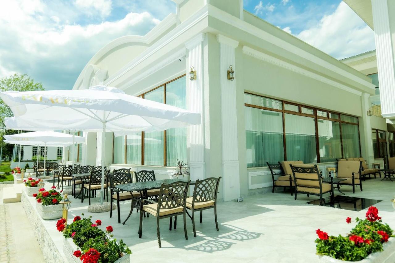 Hotel Palace Severin Дробета-Турну Северин Екстериор снимка