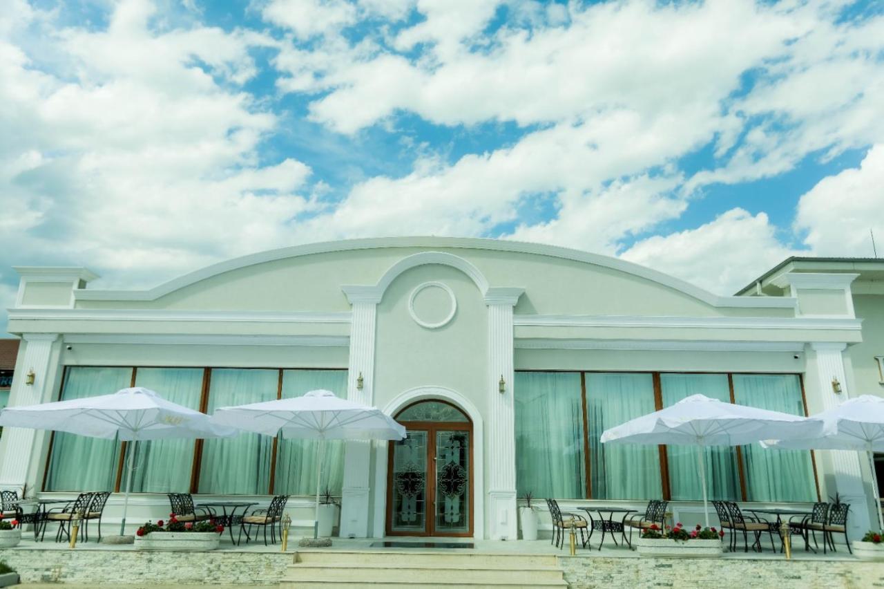 Hotel Palace Severin Дробета-Турну Северин Екстериор снимка
