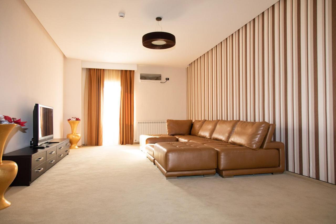 Hotel Palace Severin Дробета-Турну Северин Екстериор снимка