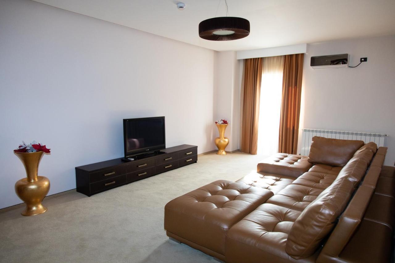Hotel Palace Severin Дробета-Турну Северин Екстериор снимка